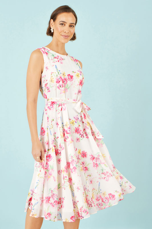Skater Dresses Feminine A-Line Styles Yumi Skater Dresses Feminine A-Line Styles Yumi