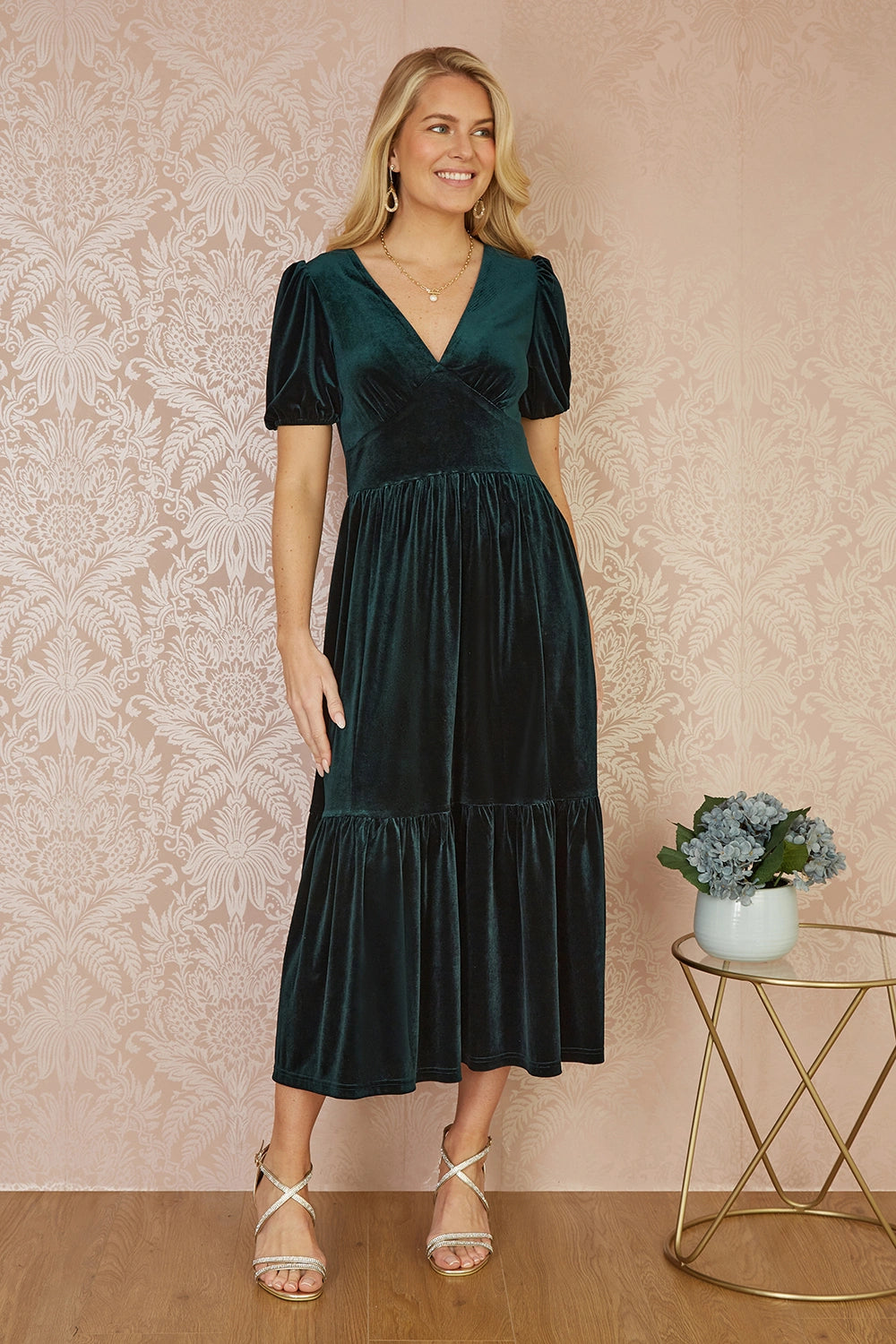 green velvet midi dress Yumi Beyoncé, Always a Trendsetter, Luxe velvet fabric shapes Size:Size N3 Chic Blazer